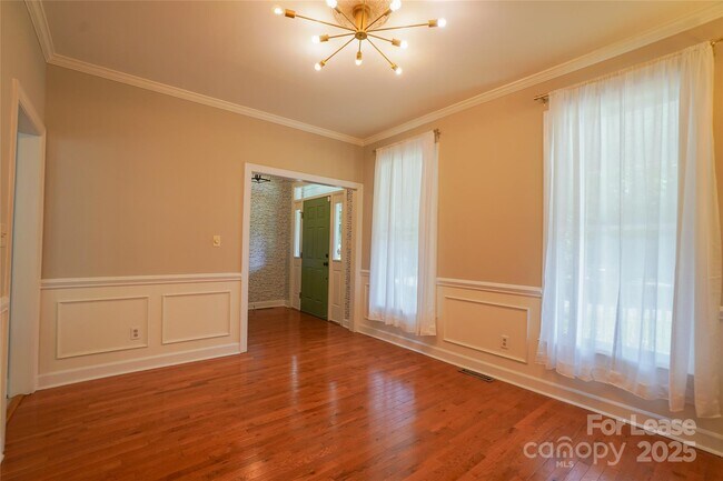 Foto del edificio - 6932 Foxglove Dr