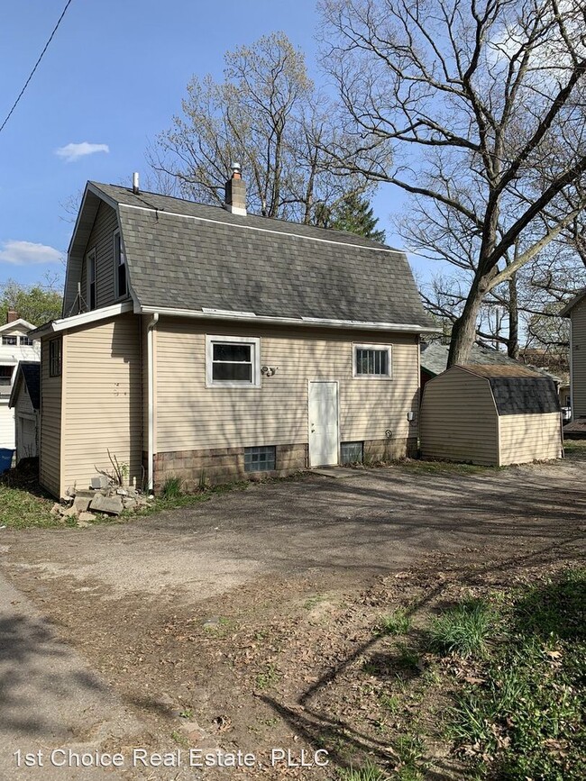 Building Photo - 2 br, 1 bath House - 1229 Bement St.