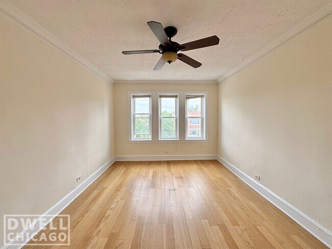 Foto del edificio - 3531 W Fullerton Ave