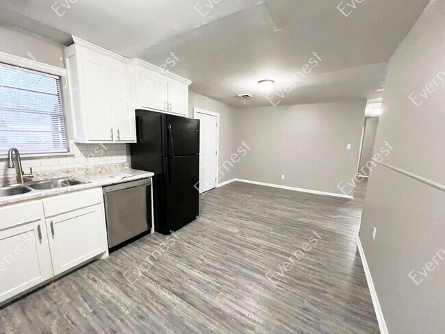 Foto del edificio - 7809 Bradley Dr