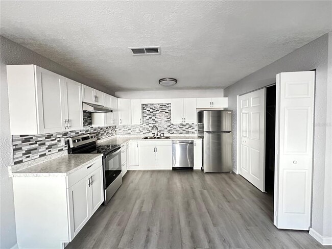 Building Photo - 3761 NE 40th Pl