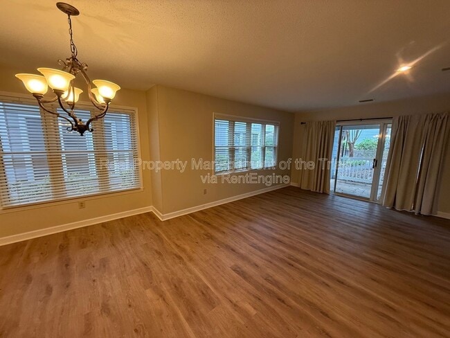 Foto del edificio - 230 Oakwood Ct