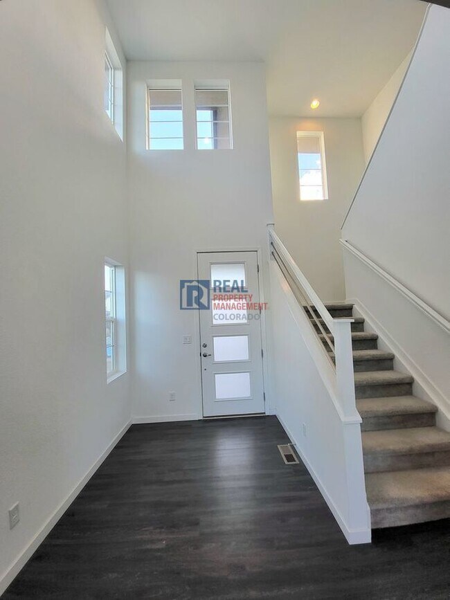 Building Photo - 14381 Mosaic Ave