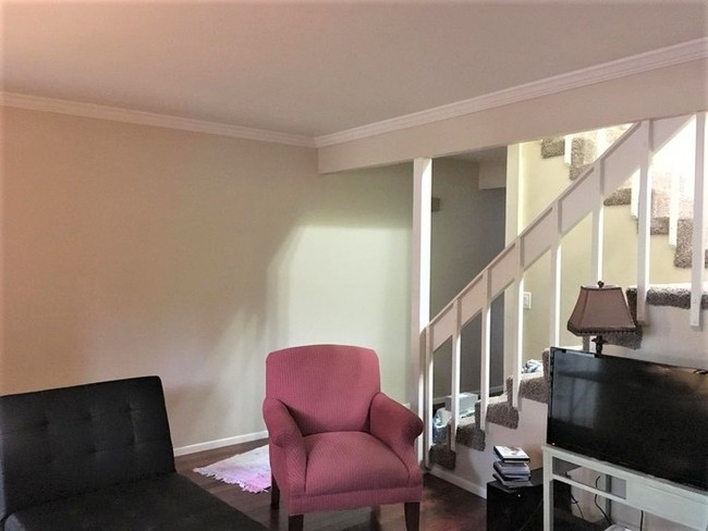 Foto del edificio - Beautiful 3 Bedroom Townhome in The Knolls!