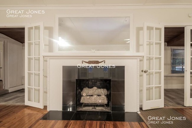 Foto del edificio - 1355 Lakeshore Dr