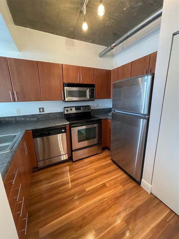 Foto del edificio - 455 NE 25th St