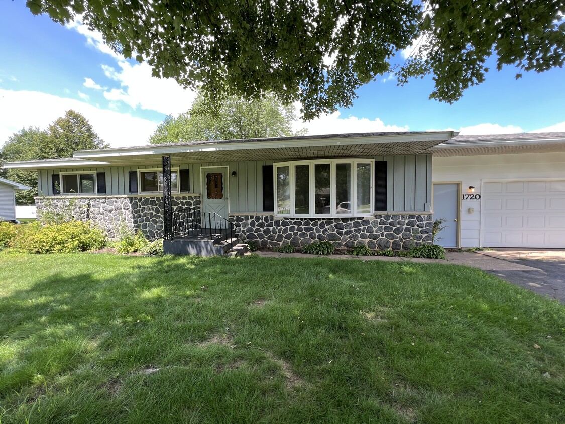 Primary Photo - 1720 Heuss Ave