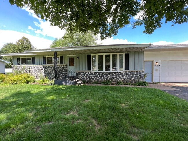 Building Photo - 1720 Heuss Ave