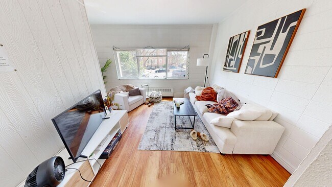 Building Photo - 1105 11th St