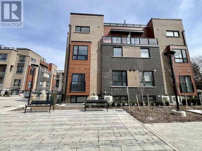 Building Photo - 24 Lytham Grn Cir