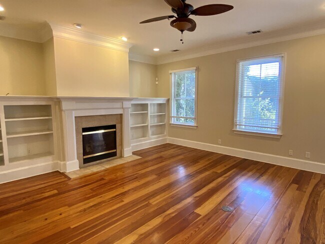 Foto del edificio - 303 W Taylor St
