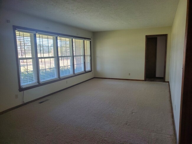 Building Photo - 2066 Ashmore Barden Rd