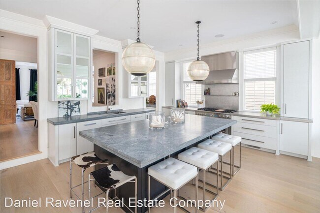 Foto del edificio - 4 br, 4 bath House - 13 Logan Street