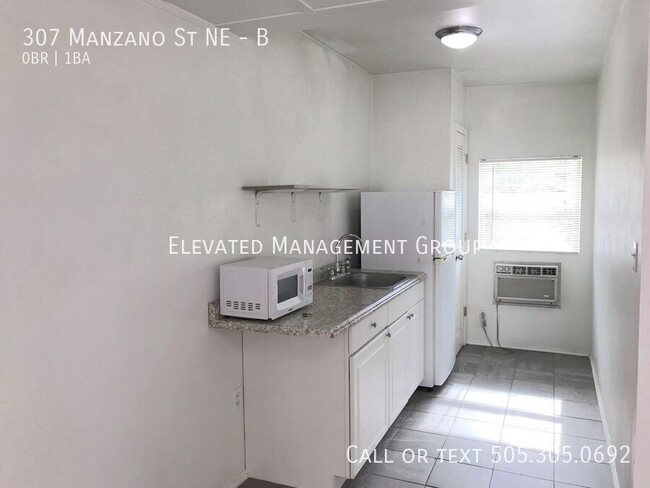Building Photo - 307 Manzano St NE