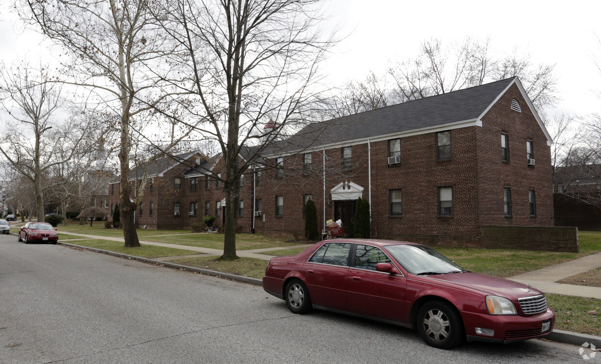 Primary Photo - Dunmanway Apartments