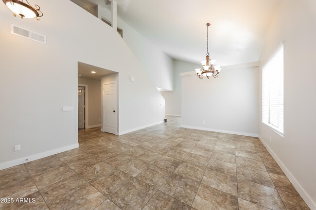 Building Photo - 5607 S 16th Dr