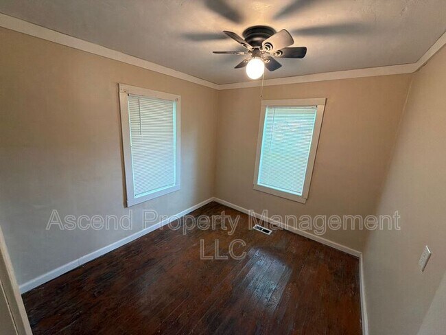 Foto del edificio - 557 N Willow St