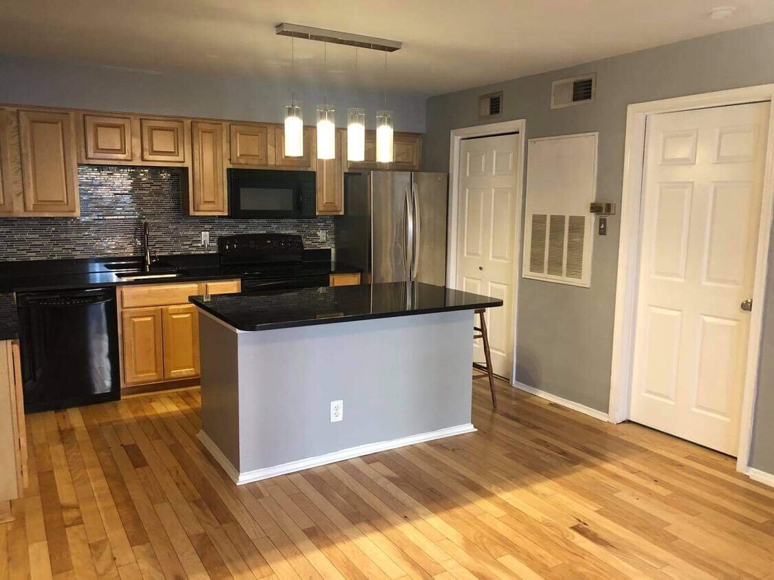 3310 Wyndham Cir Unit 114, Alexandria, VA 22302 Condo for Rent in