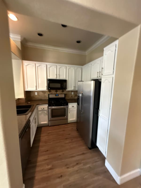 Building Photo - 19 Tulip Pl