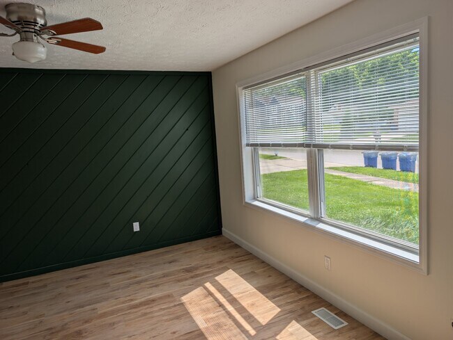 Foto del edificio - 5768 Stormcroft Ave