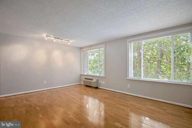 Building Photo - 1730 Arlington Blvd