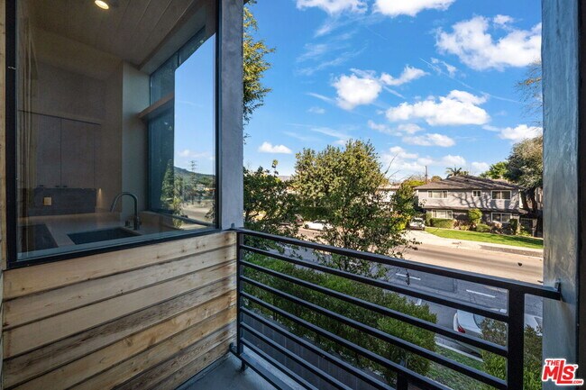 Building Photo - 4429 Tujunga Ave