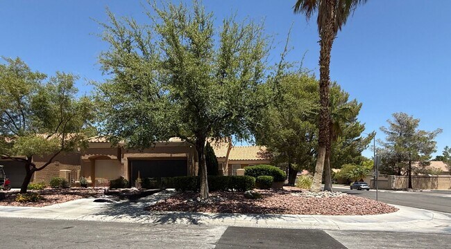 Foto del edificio - SUN CITY 55+ COMMUNITY - TWO BEDROOM TOWNHOME WITH FRONT COURTYARD