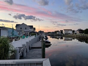 Building Photo - 1121 Cape May Dr