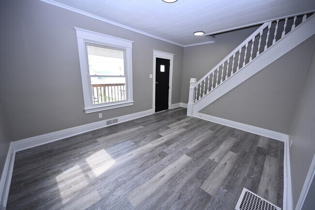 Building Photo - 607 Franklin Ave