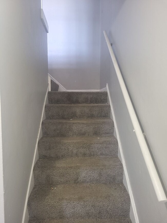 Foto del edificio - 3 bedroom duplex in Penn Hills with drivew...