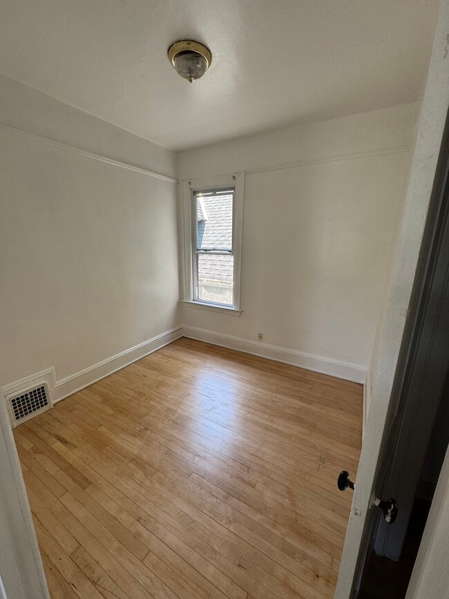 Building Photo - 1712 E Park Pl