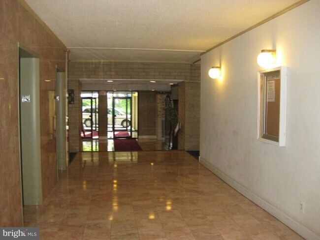 Foto del edificio - 3100 S Manchester St