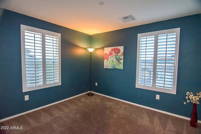Foto del edificio - 2362 E Huntington Dr