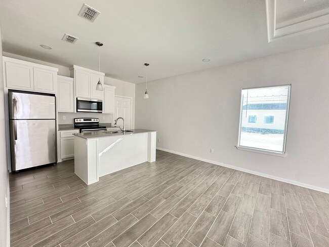 Building Photo - 5609 Sandpiper Ave