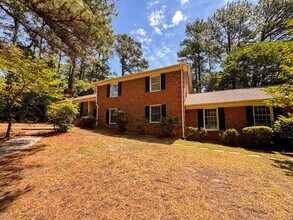Building Photo - 2305 Mirror Lake Dr