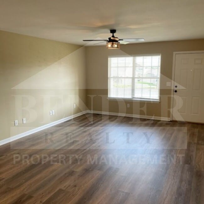 Building Photo - Duplex with garage