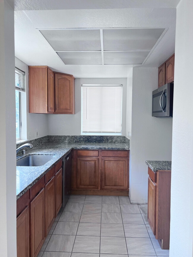 Building Photo - 496 Lancaster Ln