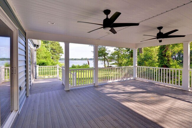 Building Photo - New Waterfront Home