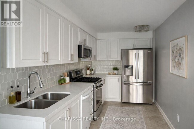 Building Photo - 482 Farlow Crescent