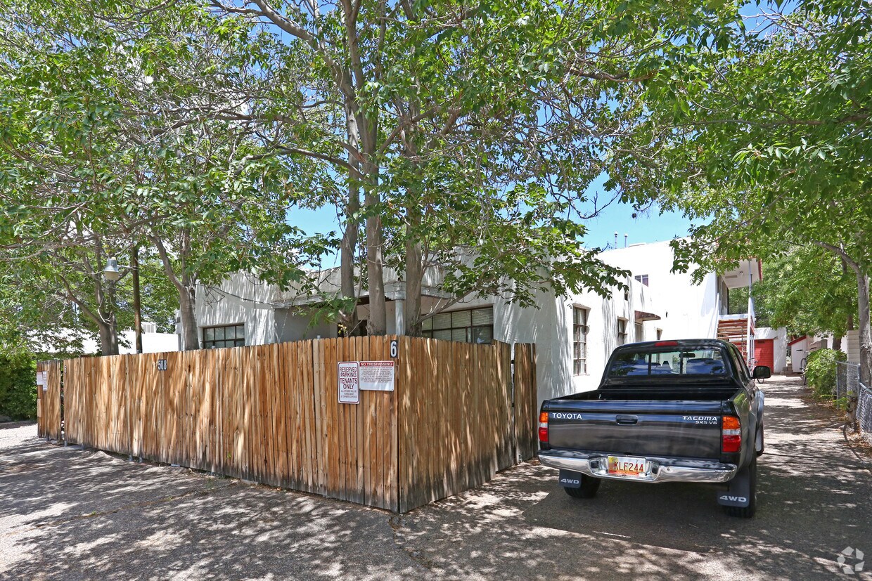 Building Photo - 508 Princeton Dr SE