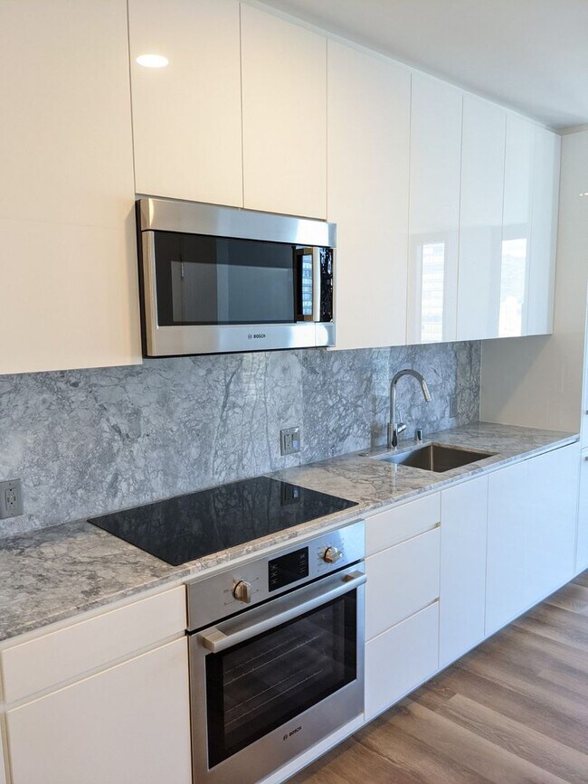 Building Photo - 2126