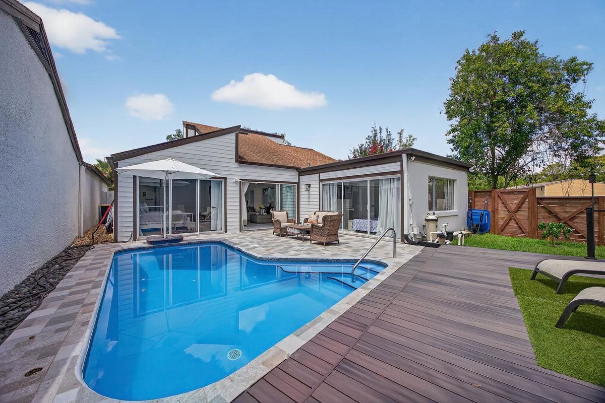 Foto del edificio - 7805 Baymeadows Cir W