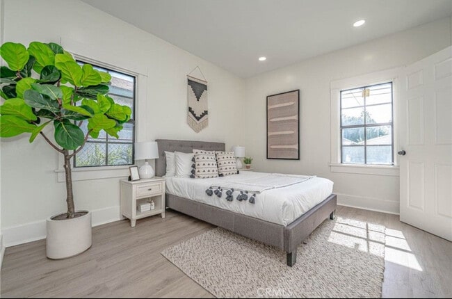 Foto del edificio - 1842 W 50th St