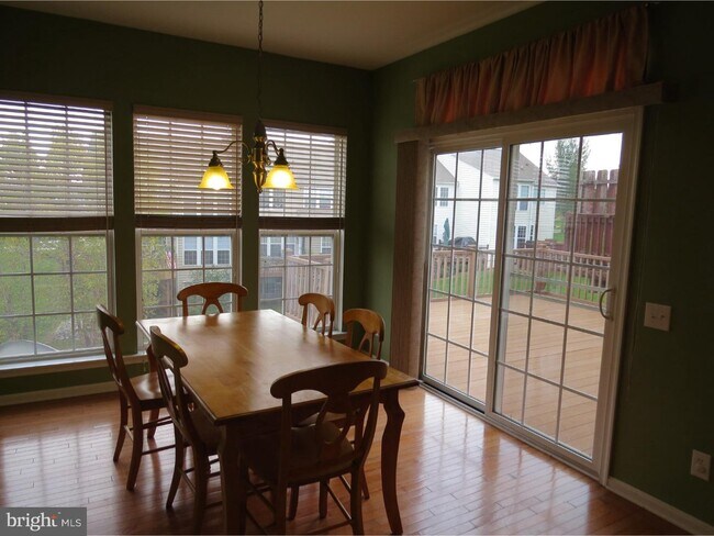 Building Photo - 2110 Redbud Ln