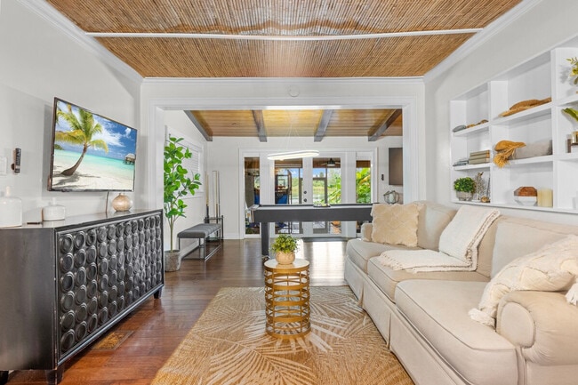 Building Photo - 303 Lang Rd