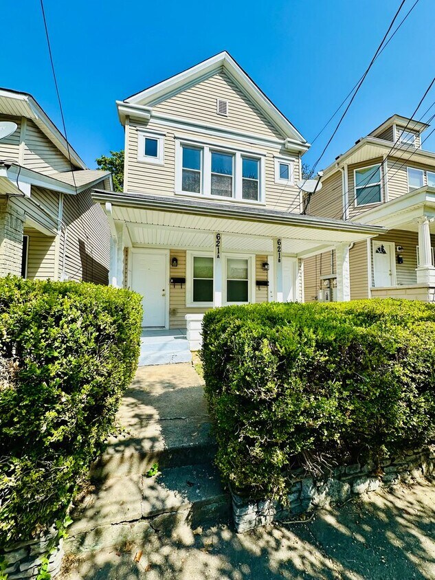 Foto principal - 621 E Burnett Ave