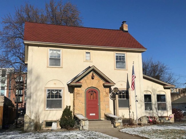 Building Photo - 4900 Vallacher Ave