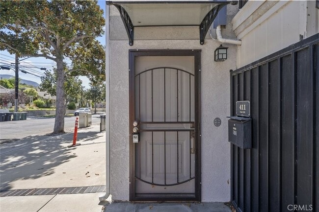 Foto del edificio - 411 S Kenneth Rd