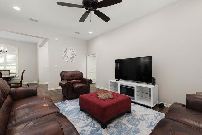 Building Photo - 6109 Teak Ave