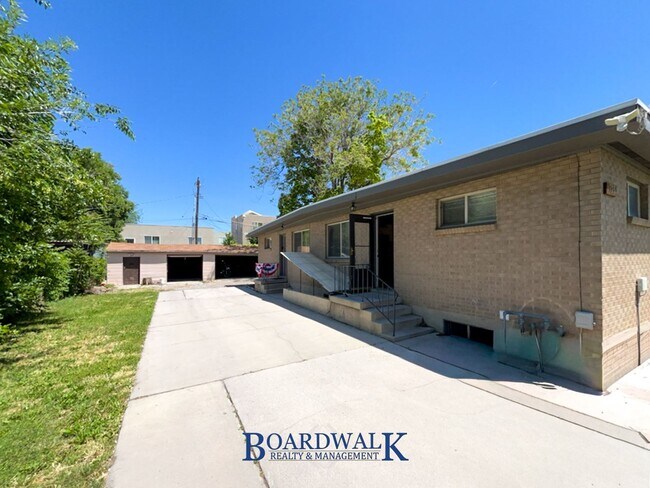 Foto del edificio - 325 Baird Cir